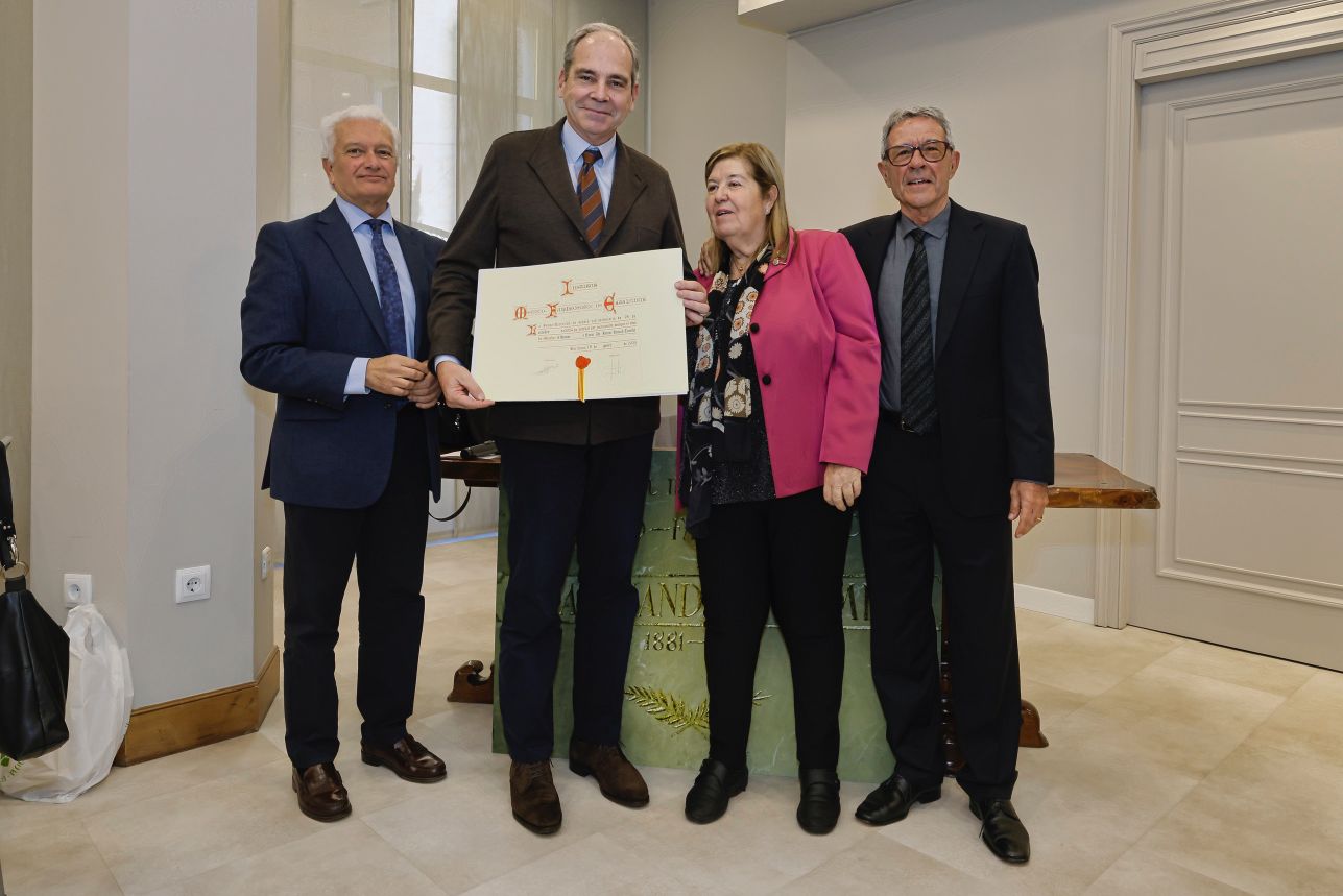 Javier Uriach Torelló nombrado miembro de honor del Instituto Médico-Farmacéutico de Cataluña